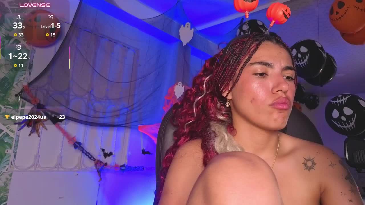 Preview photo of webcam model lilirose69 on XloveCam