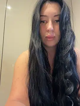 AdinaKan ב-Stripchat: תמונות ופרופיל