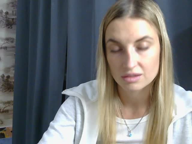 milagres, model webcam pe XloveCam: poze
