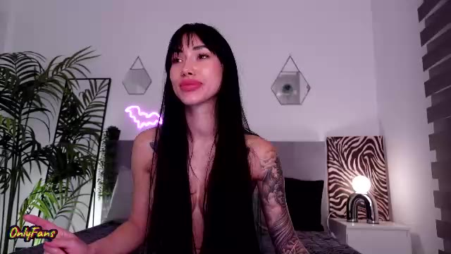 Preview photo of webcam model miladenver on Chaturbate