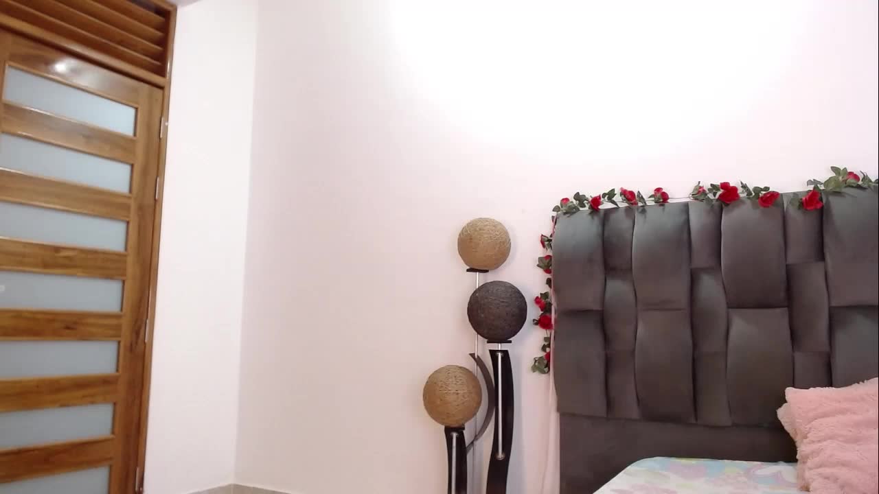 leylaaniston — XloveCam वेबकैम मॉडल: फ़ोटो