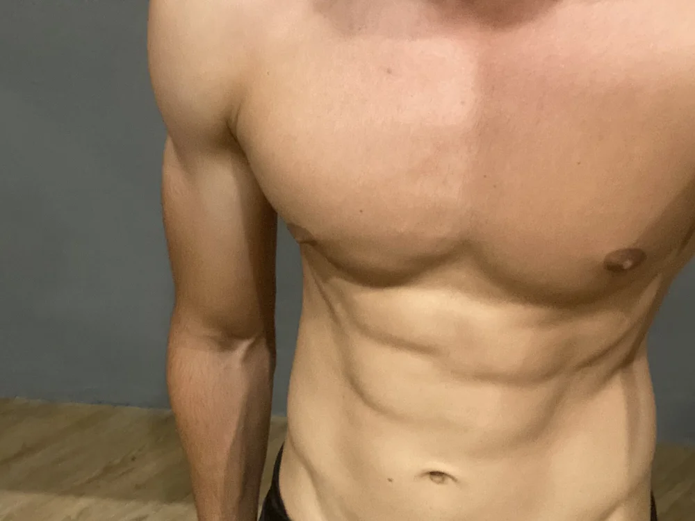 Preview photo of webcam model novinho_22_ on Stripchat