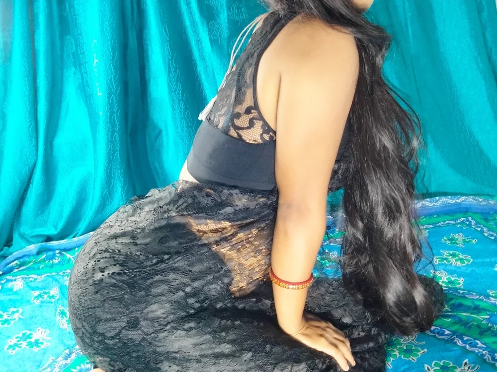 Preview photo of webcam model Hotty_Nisha21 on Stripchat