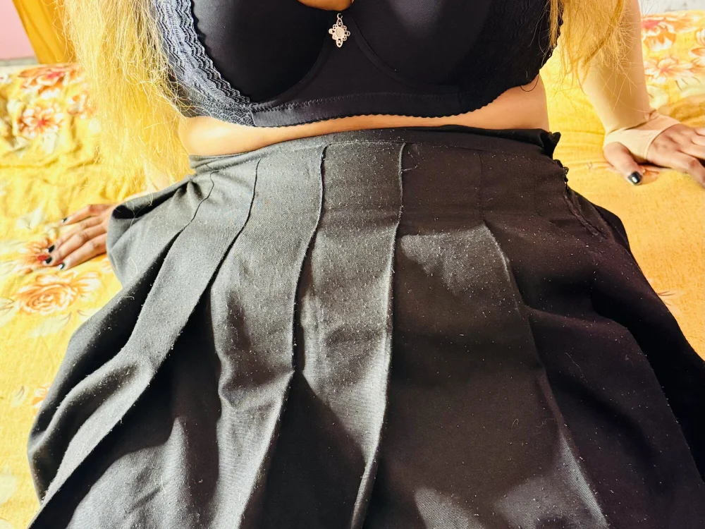 Preview photo of webcam model WifyHubby_38 on Stripchat