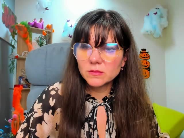 tilliana – XloveCam webkamerás modell