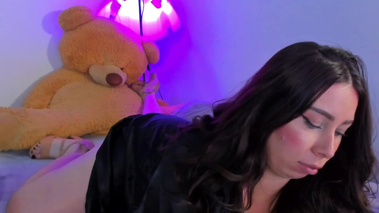 Preview photo of webcam model jennylawry on XloveCam
