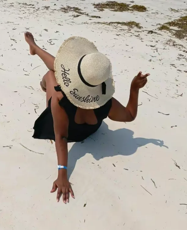 Thicbootymendy, webcammodel på Stripchat: fotos