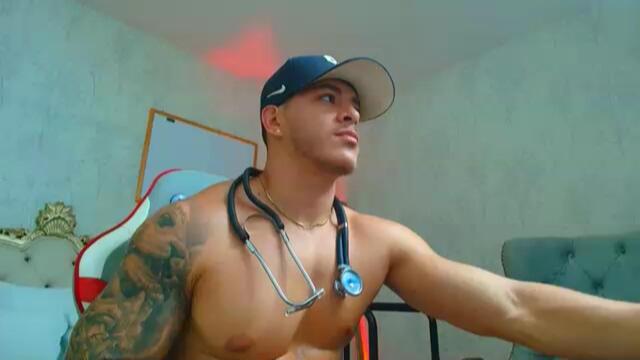 Preview photo of webcam model alan-thompson on Flirt4Free