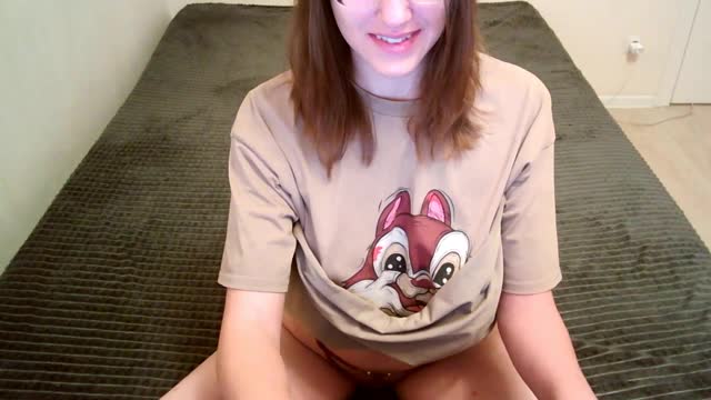 kisaniixeroin – XloveCam webkamerás modell