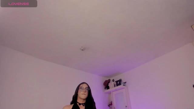 Preview photo of webcam model dazuna-block on Flirt4Free