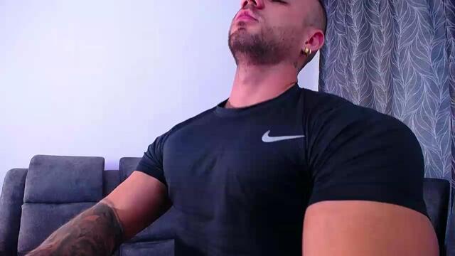 Preview photo of webcam model jeremy-lowe on Flirt4Free