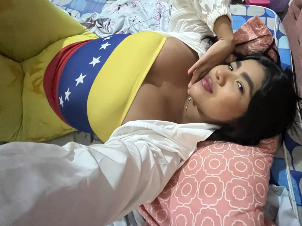 Фото вебкам-модели Poacahontasfg на Stripchat