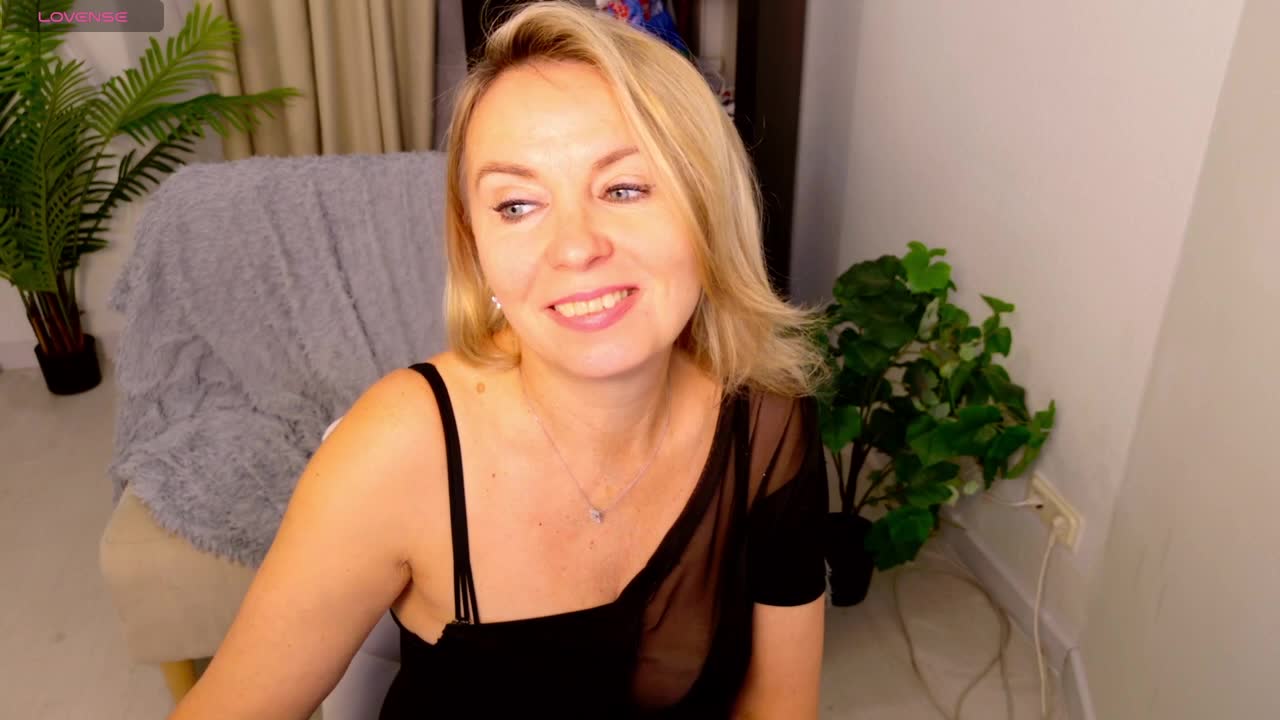 oneladysexy — XloveCam वेबकैम मॉडल: फ़ोटो