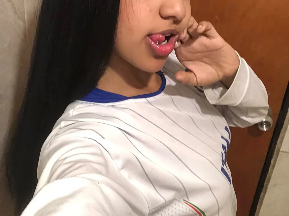 Lucia_molina1 — Stripchat: ფოტოები და პროფილი
