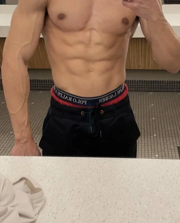 jusjames77 na Stripchat: fotky a profil