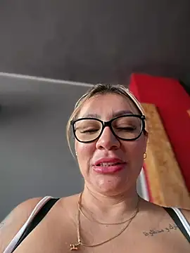 DIANITA_1988, webcammodell på Stripchat: bilder