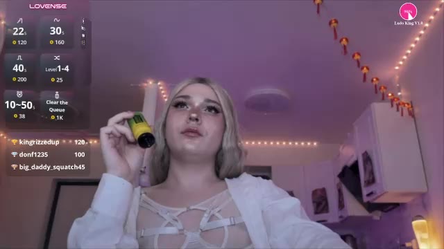 Preview photo of webcam model alena_dubai on Chaturbate