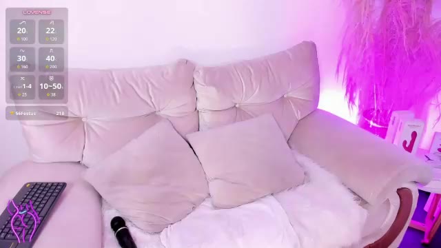 alexa_dolce, modelo webcam do Chaturbate: fotos