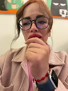Preview photo of webcam model andra_rose on Stripchat