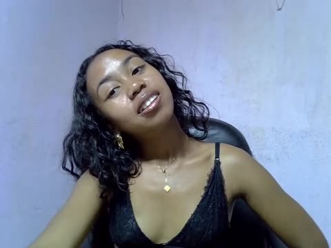 Preview photo of webcam model oceane1 on BongaCams