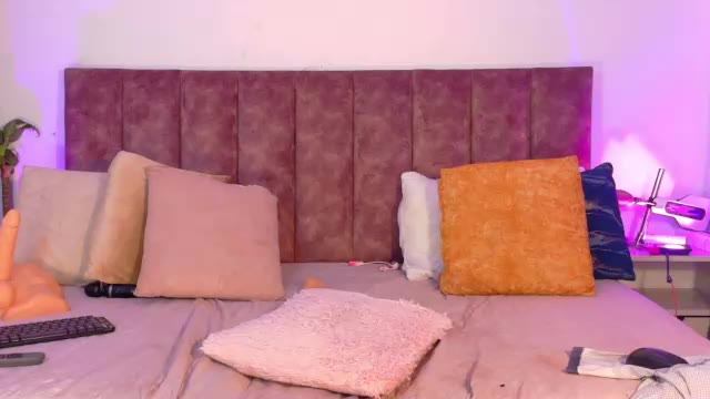 cheneelllorens, modelo webcam de Chaturbate: fotos