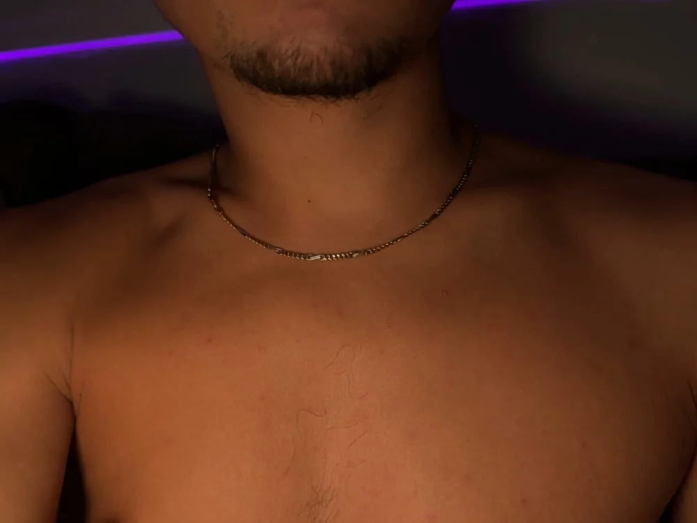 y269k, modèle webcam Stripchat : photos