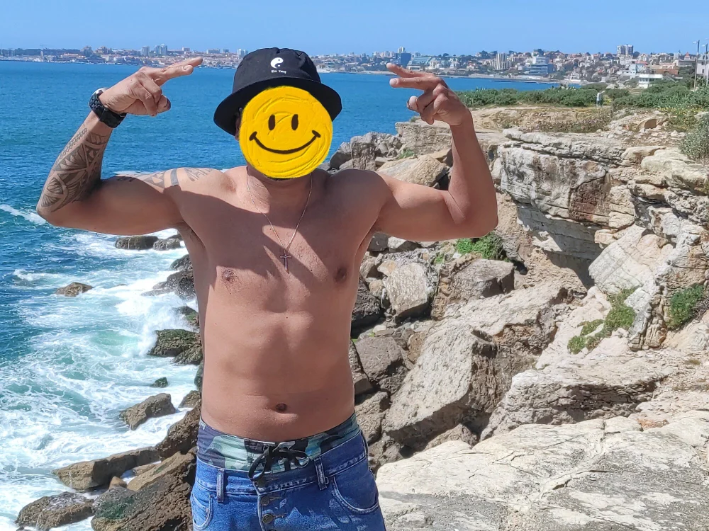 morenosouza099 — Stripchat 直播模特：照片与资料