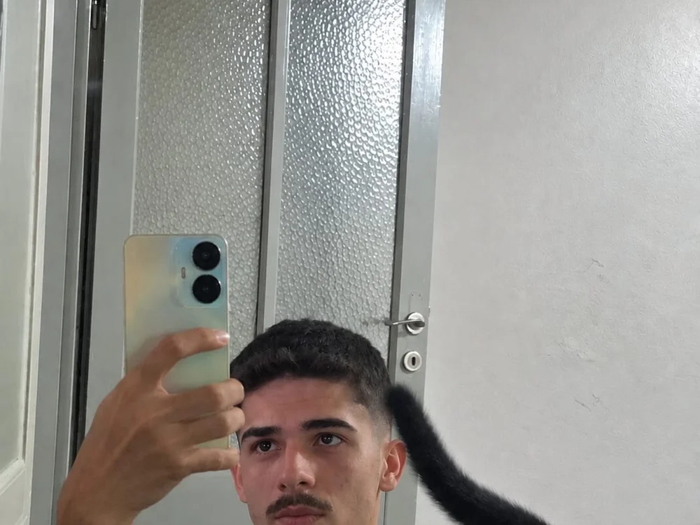 cihanp39, modelo webcam de Stripchat: fotos