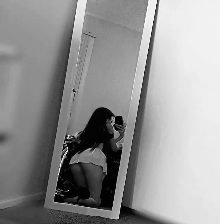 Preview photo of webcam model naughtysaraaa on Stripchat