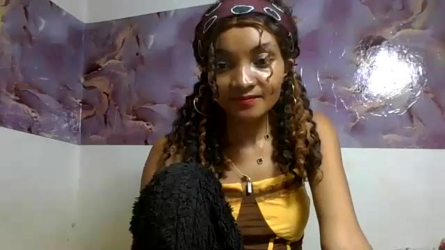 Preview photo of webcam model francinoli on Chaturbate