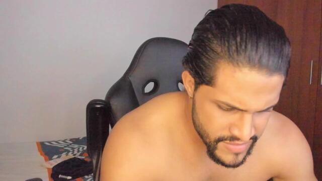 Preview photo of webcam model pier-simons on Flirt4Free
