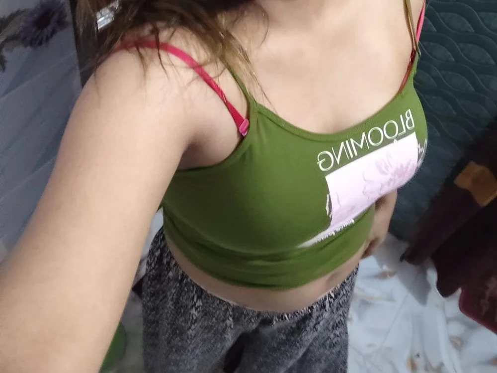 Tanha18 — Stripchat ওয়েবক্যাম মডেল: ছবি