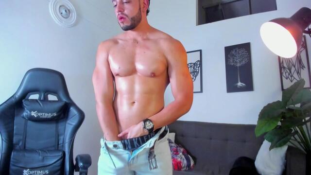 Preview photo of webcam model justin-knox on Flirt4Free