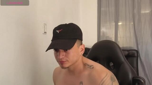 Preview photo of webcam model ahiezer on Flirt4Free
