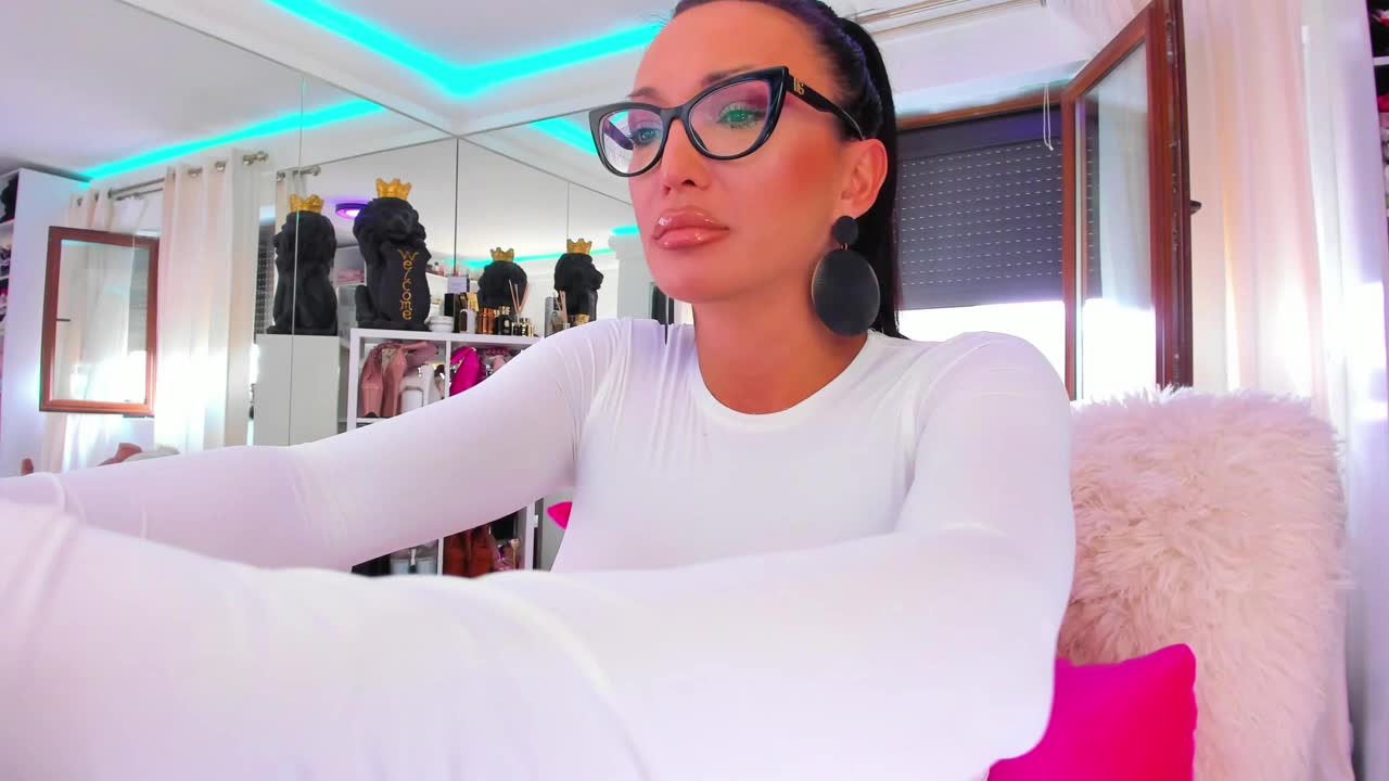 astridvexxx (XloveCam): fotod ja profiil