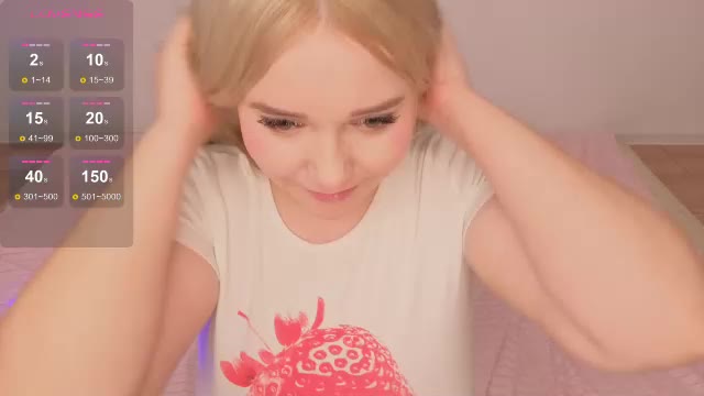 Preview photo of webcam model amazongirls on Chaturbate