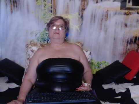 queenpammy (XloveCam): foto un profils