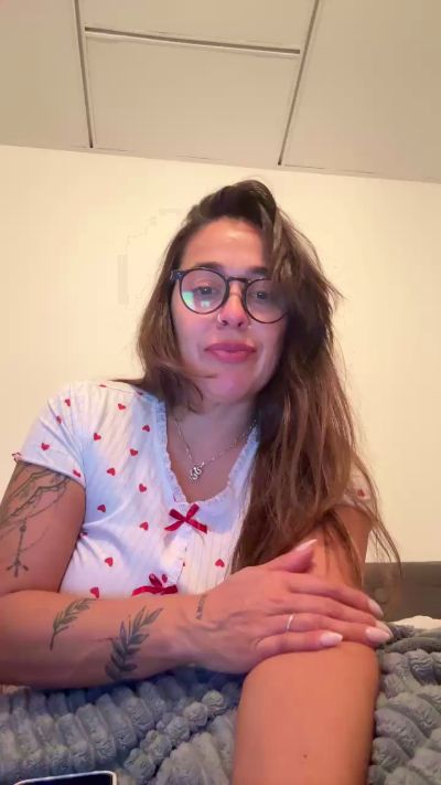 yayapetit, modelo webcam de Cam4: fotos
