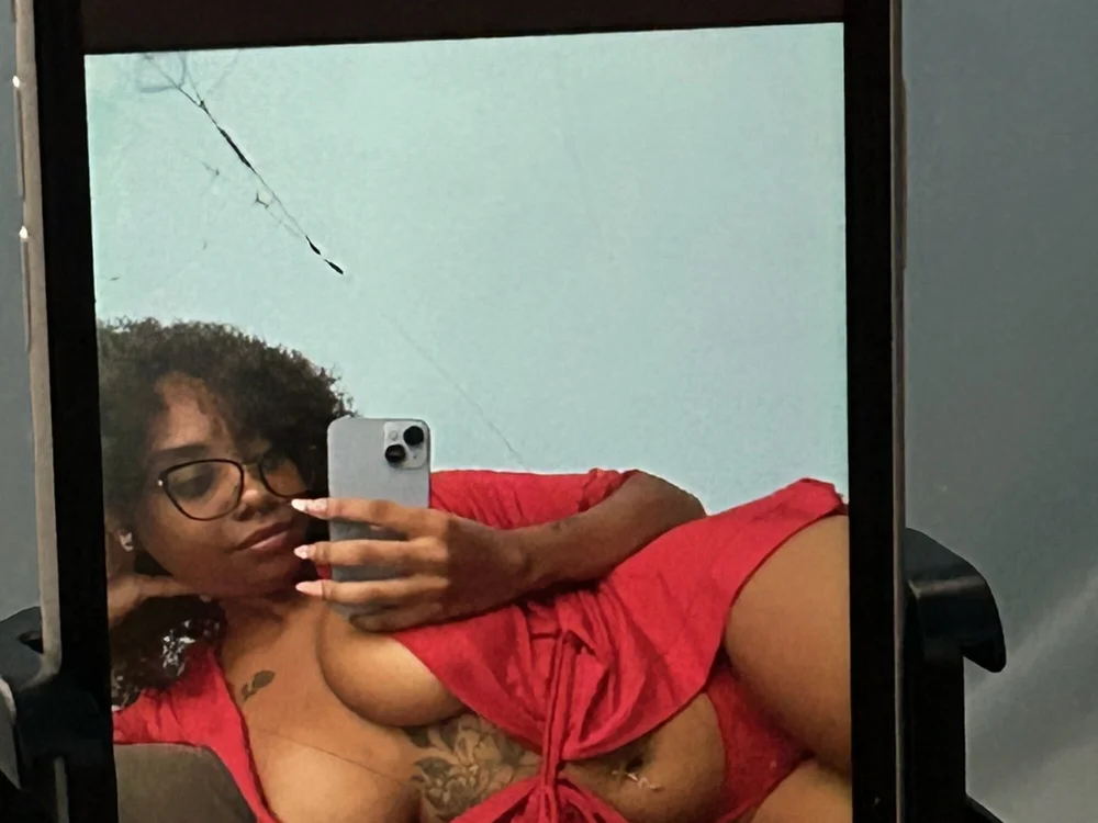 Preview photo of webcam model euanasasuga on Stripchat