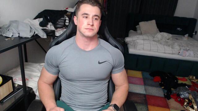Preview photo of webcam model bruno-bellini on Flirt4Free