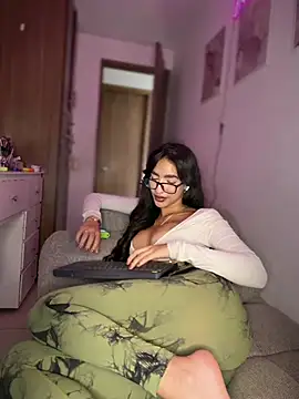 Фото вебкам-модели DulceLenns на Stripchat
