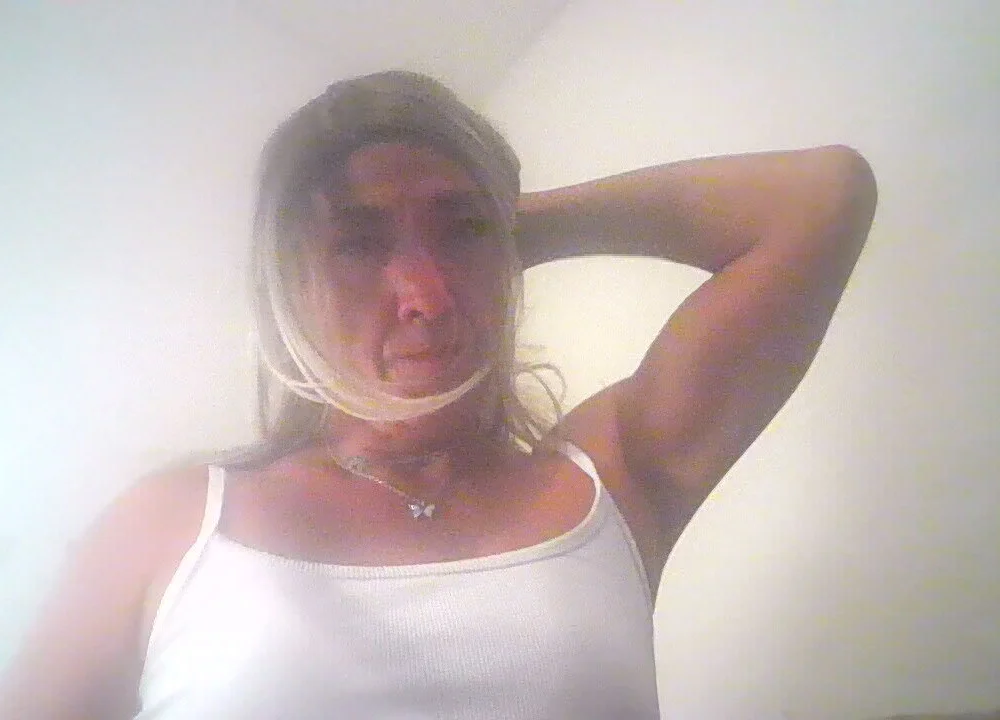5issy5lut, modelo webcam do Stripchat: fotos