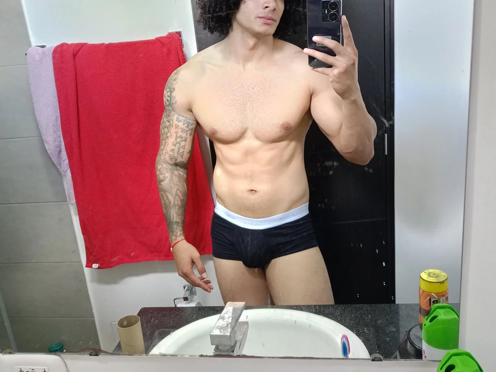 curly_muscle në Stripchat: foto dhe profili
