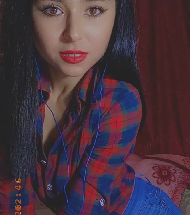 Holly-Sweet di Stripchat: foto model webcam