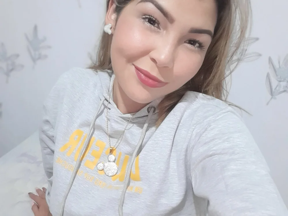 Carolineve na Stripchat: fotky a profil