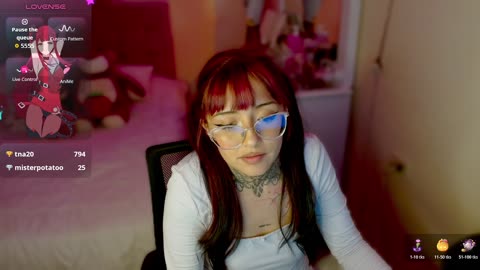 Preview photo of webcam model azuna1 on BongaCams