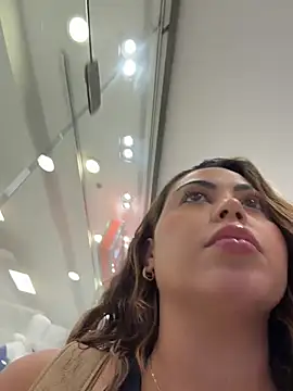 LariiHotWife na Stripchat: fotky a profil
