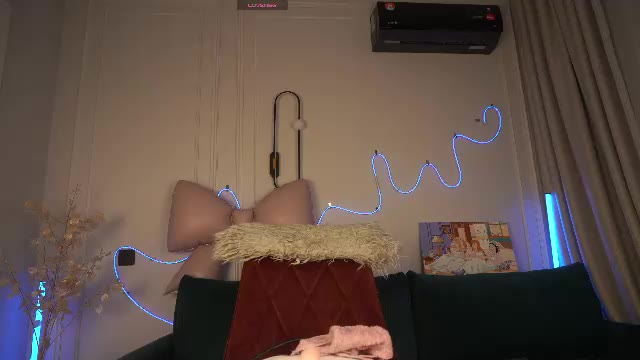 yummyik: عارضة كاميرا ويب على Chaturbate