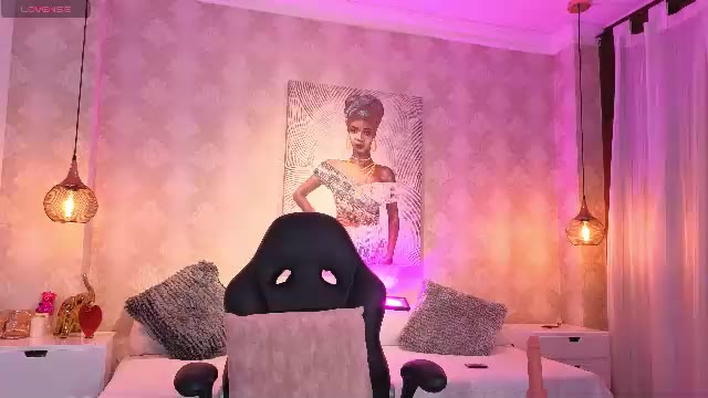 shantalll__ — Chaturbate 直播模特：照片与资料