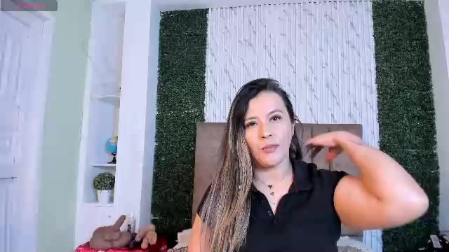 Preview photo of webcam model susann_ross on Chaturbate